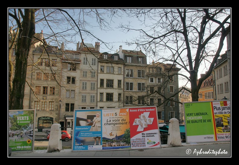 012  Affiches électorales sur la place du Bourg de Four